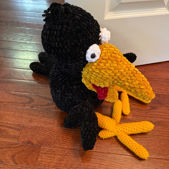 Velvet soft squished crocheted black bird door stop - Picture 3 of 6